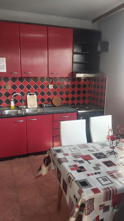 אוהריד Sunny Lake Hostel מראה חיצוני תמונה